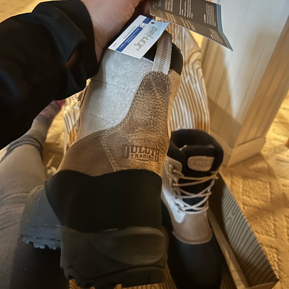 Final Price. NWT sz 9 waterproof insulated DTC boots - Picture 4 of 8